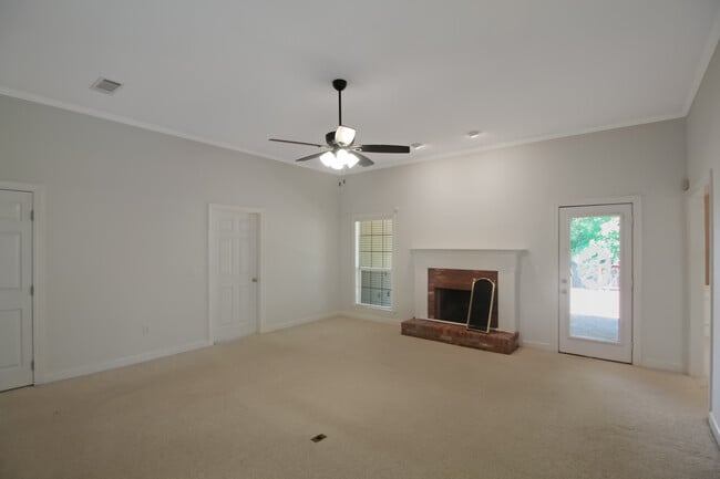 Foto del edificio - 345 Avonlea Ln