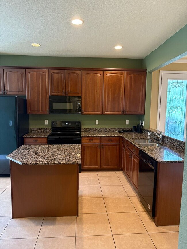 Foto del edificio - Spacious Townhome For Rent