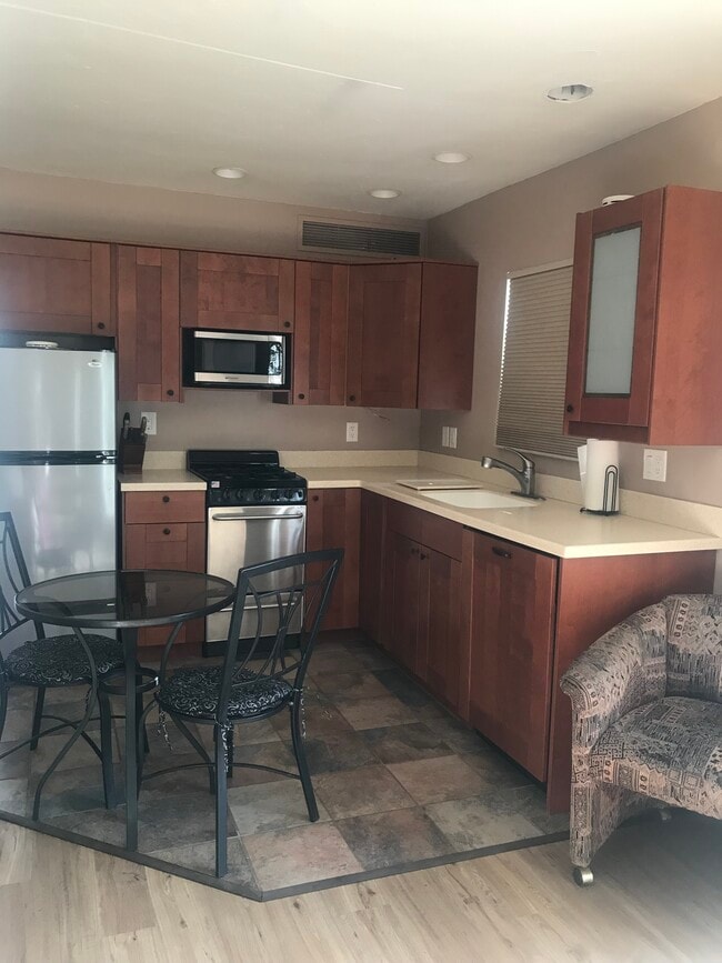 cocina completa - 73435 San Nicholas Ave