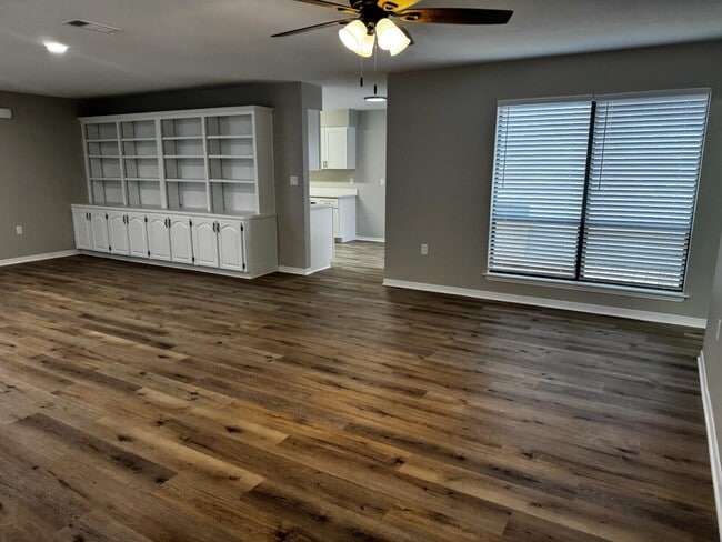 Building Photo - 926 Holbrook Cir