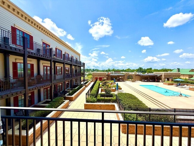 Building Photo - Pristine 1 bedroom, 1 bath in Perkins Rowe