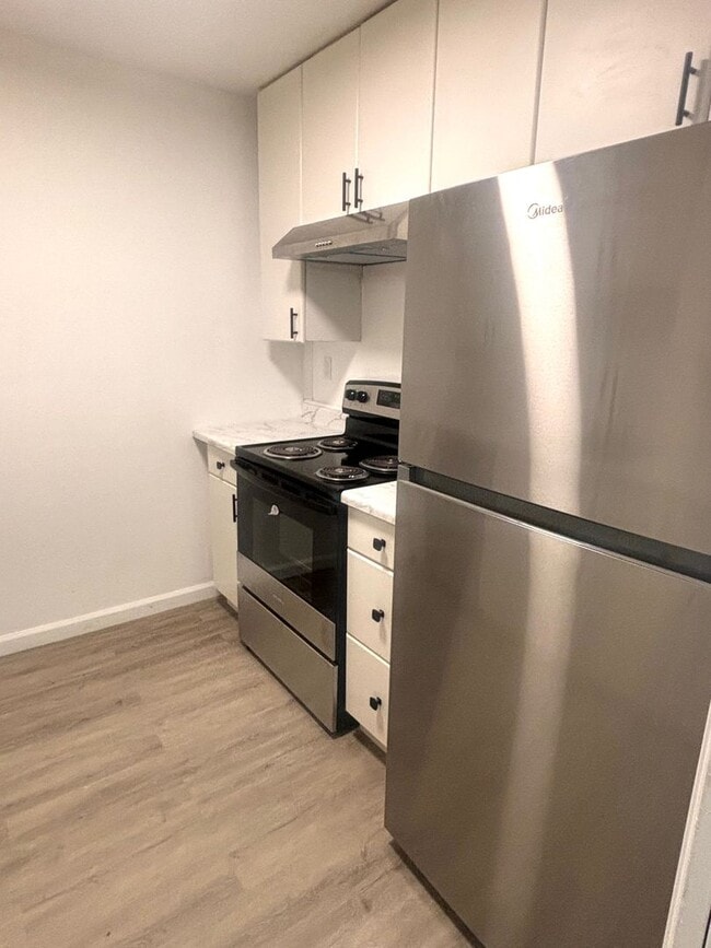 Building Photo - Stylishly Remodeled 2-Bedroom Gem in Redwood City