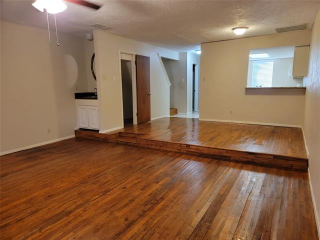 Foto del edificio - 6646 E Lovers Ln