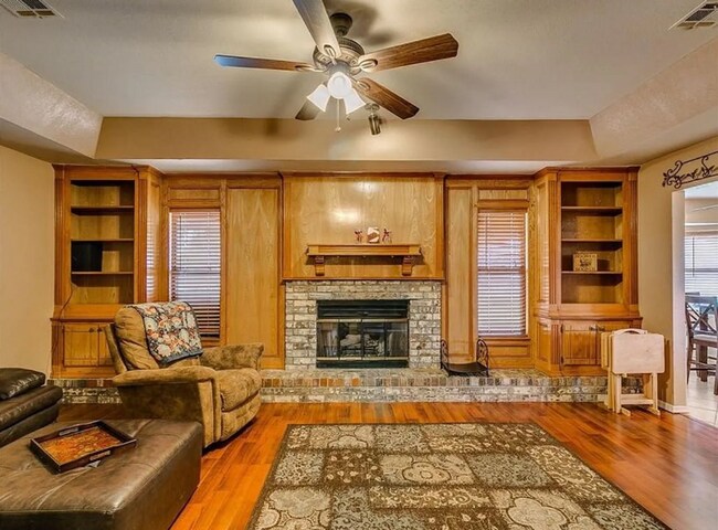 Building Photo - Charming 3-Bedroom Home — Spacious Corner Lot in Del City!