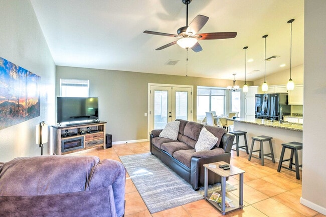 Building Photo - 4401 E Stanford Ave