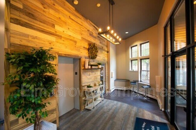 Foto del edificio - 512 W River Rd