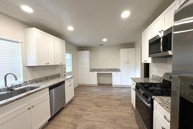 Foto del edificio - 4146 Hathaway Dr