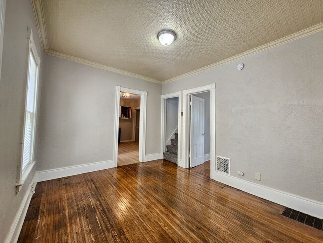 Building Photo - Single family home desirable 19th Ward!!! ...
