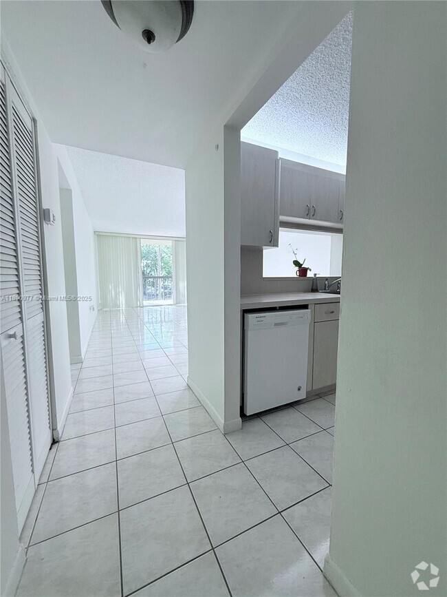 Building Photo - 10835 SW 112th Ave
