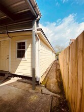 Building Photo - 611 Bolster St