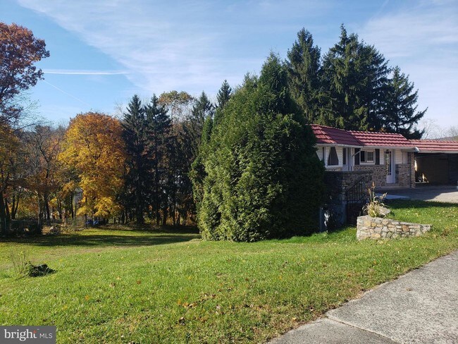 Building Photo - 8 Teaberry Hill Rd