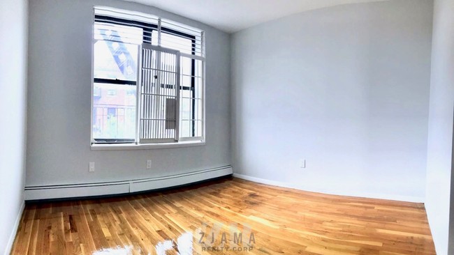 Building Photo - 417 E 52nd St