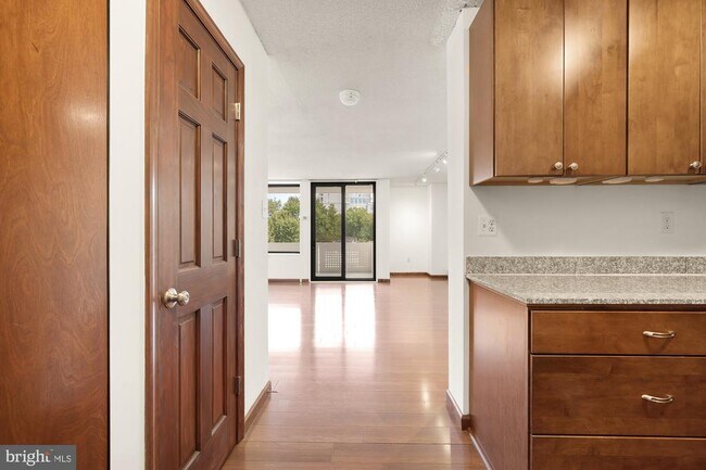 Foto del edificio - 300 M St SE