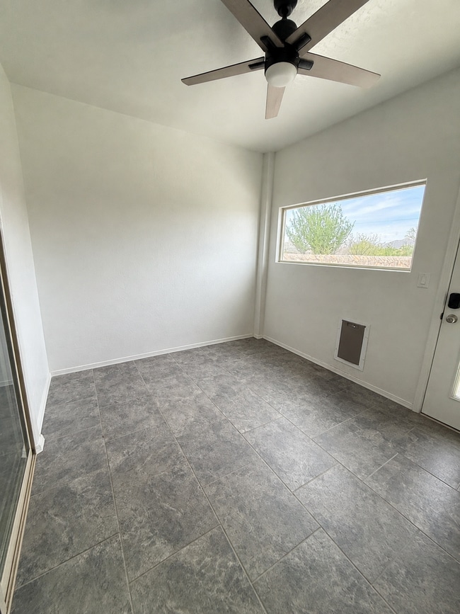 Building Photo - 5856 Organ Peak Dr