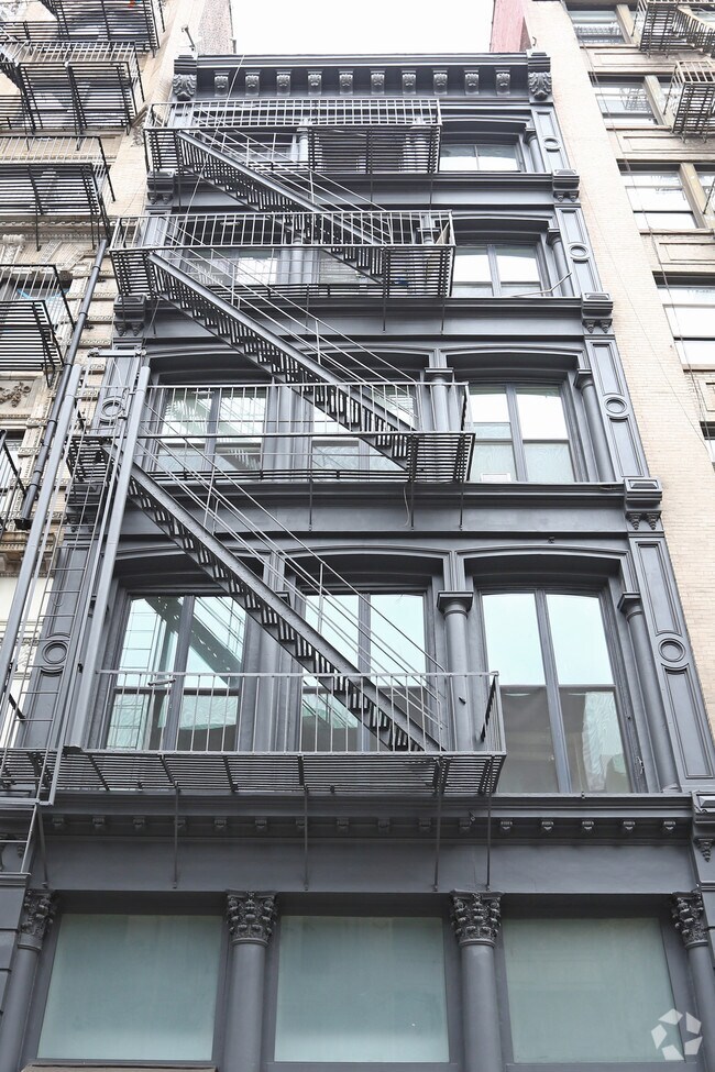 Building Photo - 147 Spring St