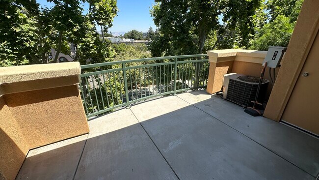 Building Photo - 1310 Saddle Rack St