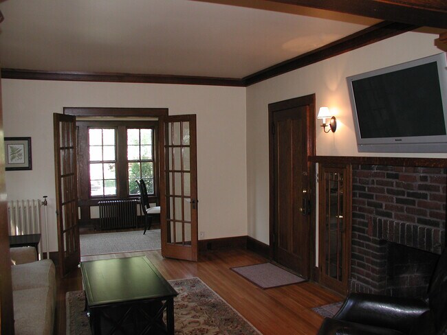 Building Photo - 3037 Knox Ave S