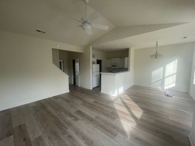 Foto del edificio - Greenway Village 2 Bedroom Townhome