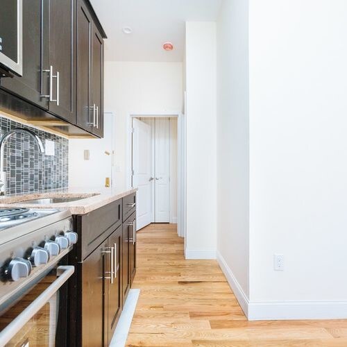 Foto del edificio - 24 Rogers Ave