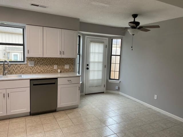 Building Photo - 504 NE Brookwood Cir