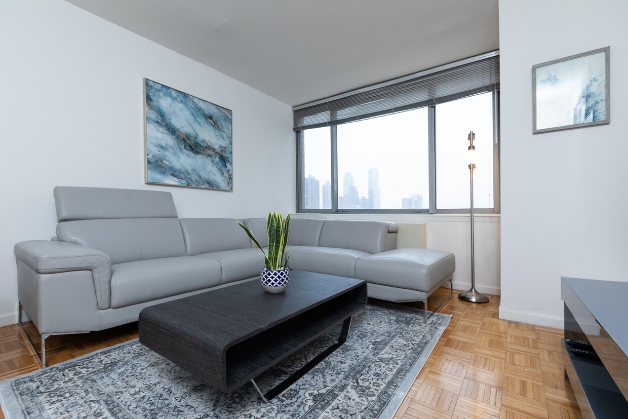 Foto principal - 271 W 47th St