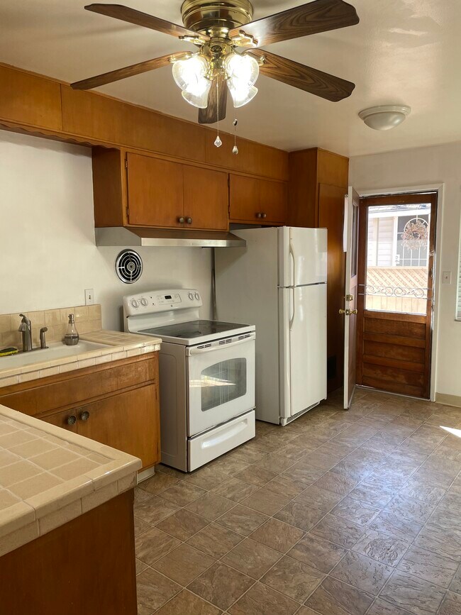 Building Photo - 3136 Norbridge Ave
