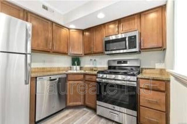 Building Photo - 1421 Pearl St