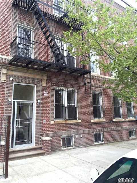 Primary Photo - 557 Riverdale Ave