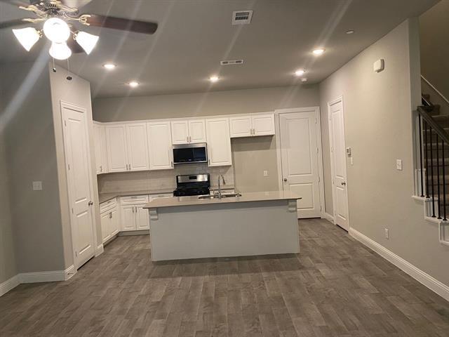 Foto del edificio - 4244 Wetstone Ln