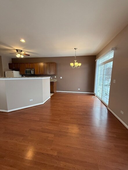 Building Photo - 924 Summit Creek Dr