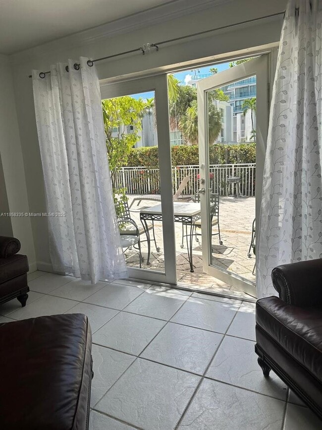 Foto del edificio - 10001 W Bay Harbor Dr