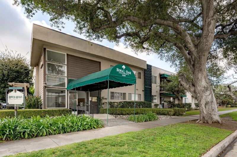 Foto del edificio - 220 E Live Oak St