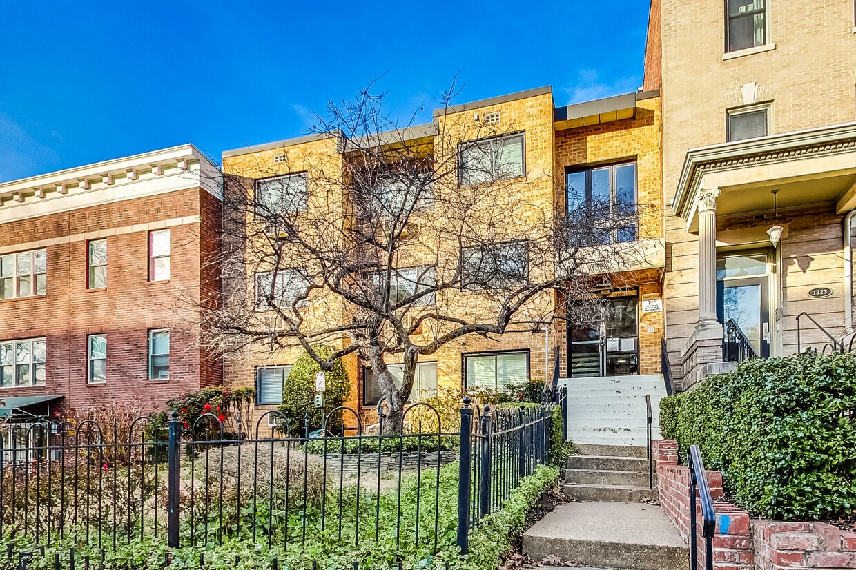 Primary Photo - 1341 Clifton St NW