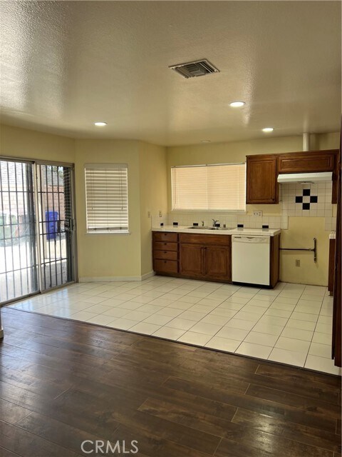 Foto del edificio - 924 N Quince Ave