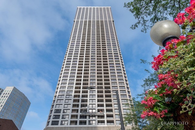Foto principal - 1030 N State St