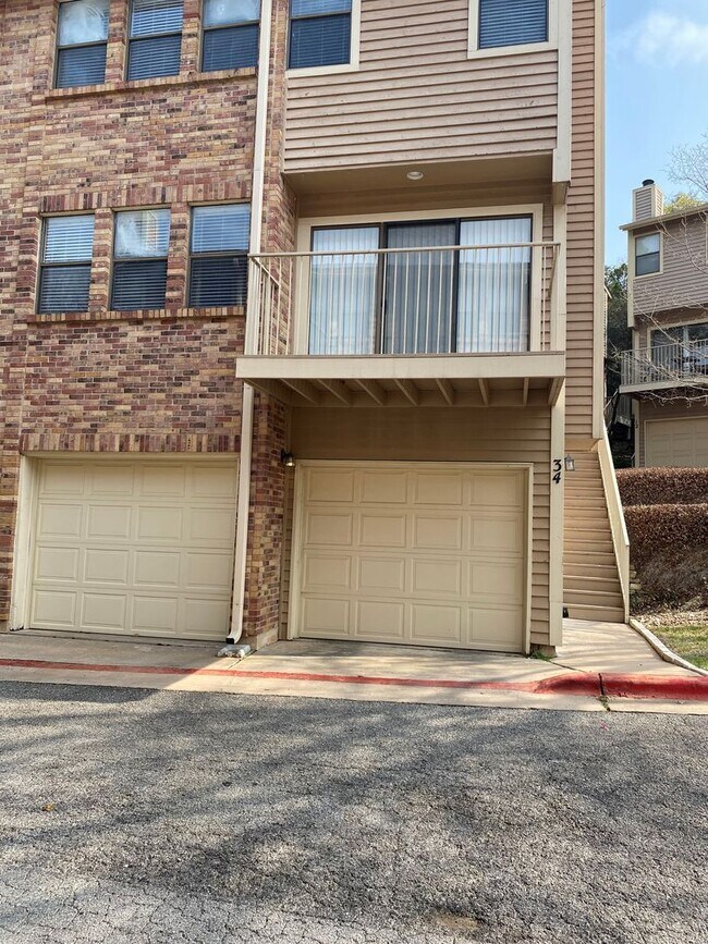 Foto del edificio - 3845 Ranch to Market Rd 2222