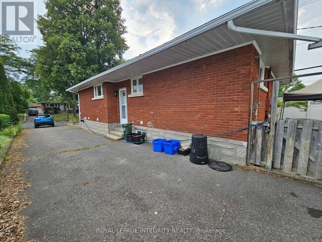 Building Photo - 2150 Lemay Crescent