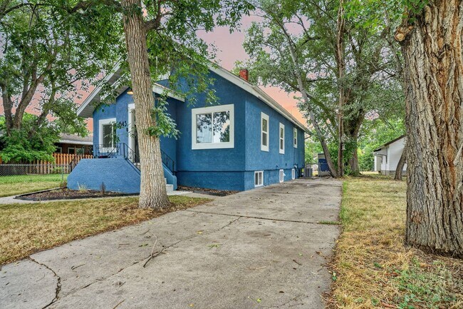 Building Photo - 643 Parkhill Dr