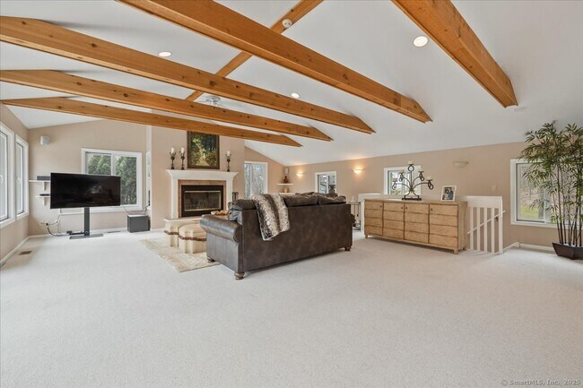 Building Photo - 693 Den Rd