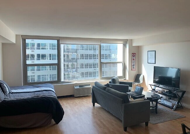 Foto del edificio - 3600 N Lake Shore Dr