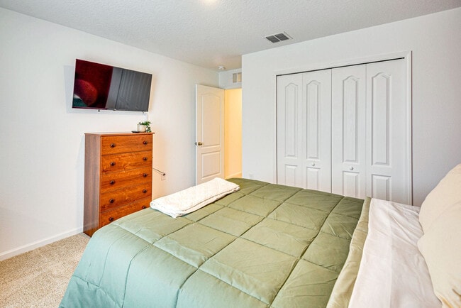 Foto del edificio - 132 Redbud Rd