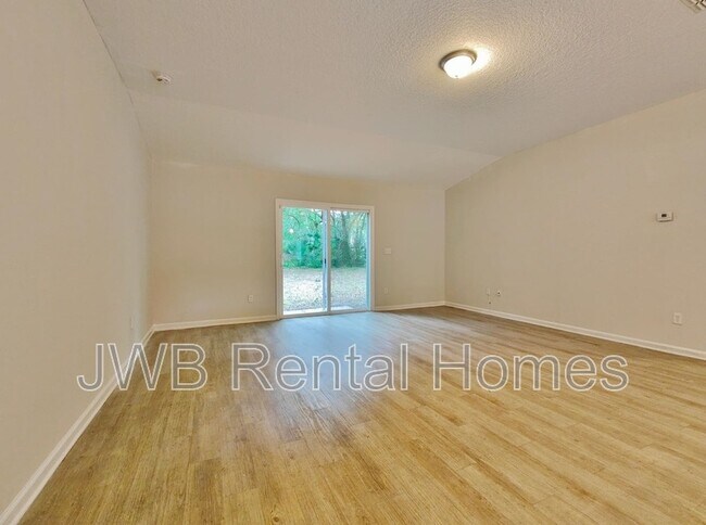 Foto del edificio - 8231 Hewitt St