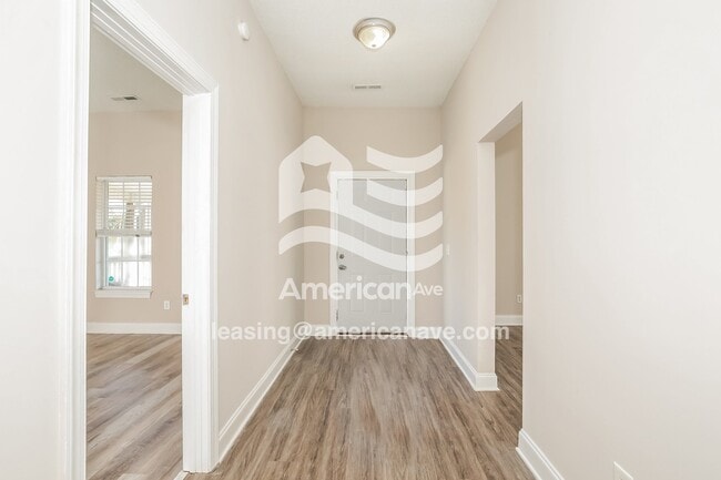 Building Photo - 804 S Elm St