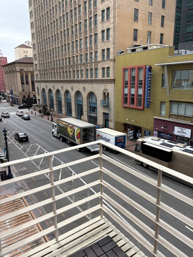 Foto del edificio - 1055 6th Ave