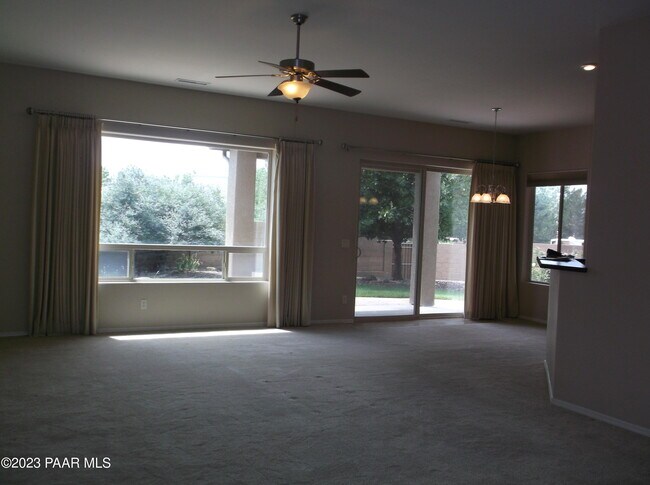 Foto del edificio - 3891 Fairfax Rd