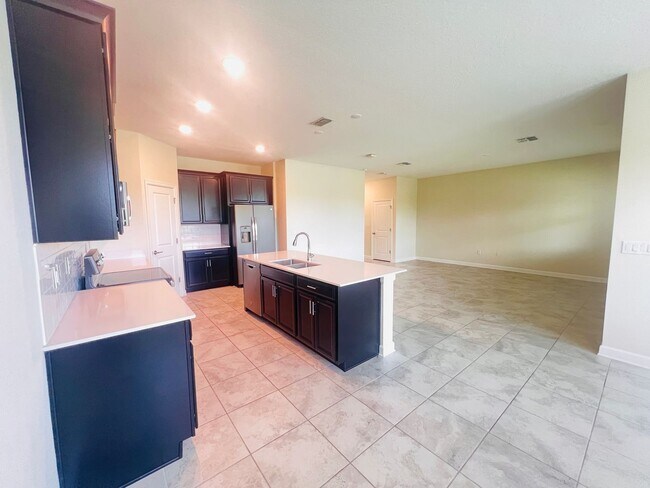 Foto del edificio - Spacious 4-Bedroom Home in Kissimmee – Ava...
