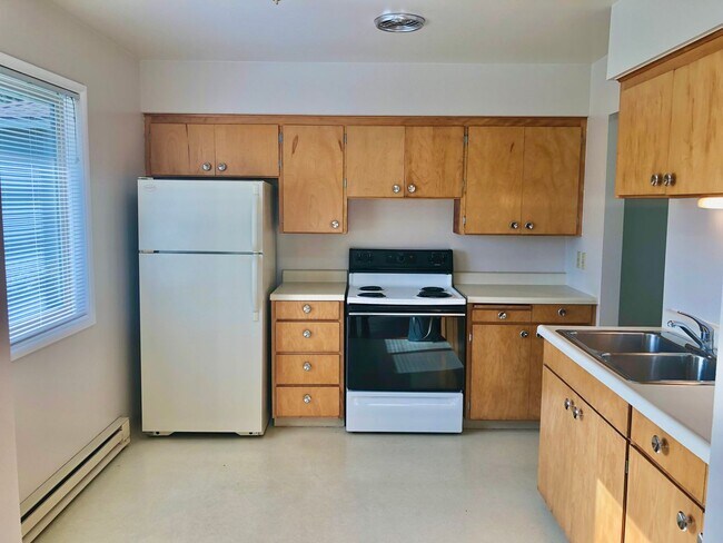 Building Photo - ADORABLE, CLEAN, and WELL MAINTAINED! DETA...