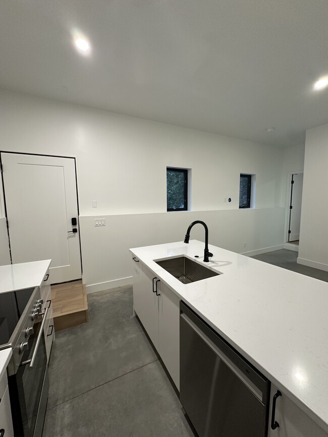 Building Photo - 505 Co Rd 528