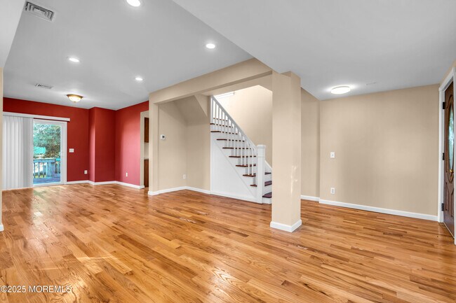 Foto del edificio - 493 Sairs Ave