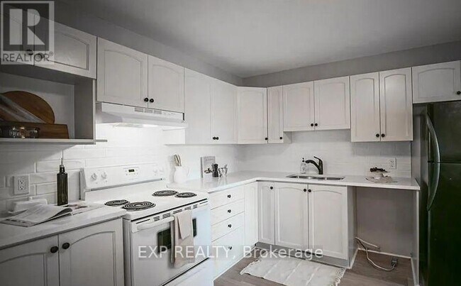 Building Photo - 141 Oakfield Crescent